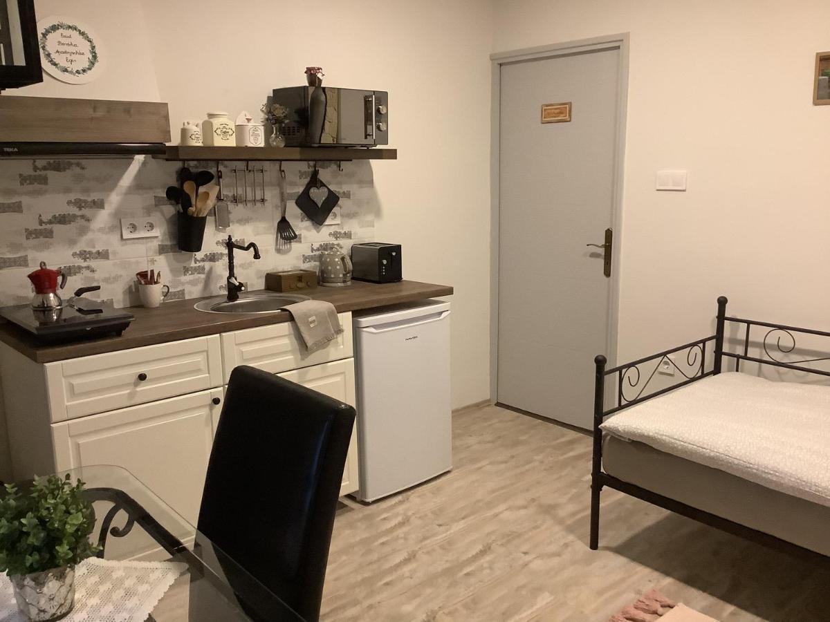 Ezuest Boroka Apartman Еґер Екстер'єр фото