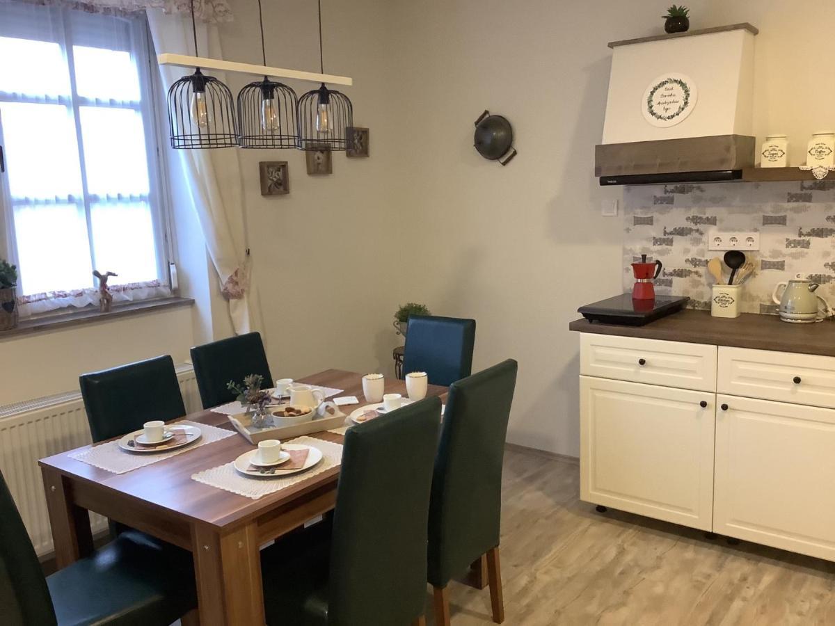 Ezuest Boroka Apartman Еґер Екстер'єр фото
