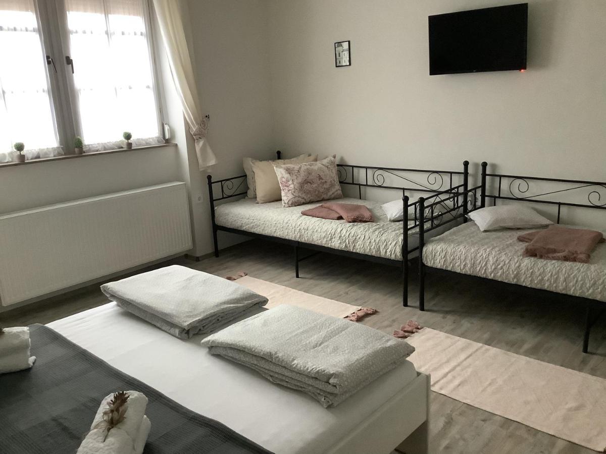 Ezuest Boroka Apartman Еґер Екстер'єр фото