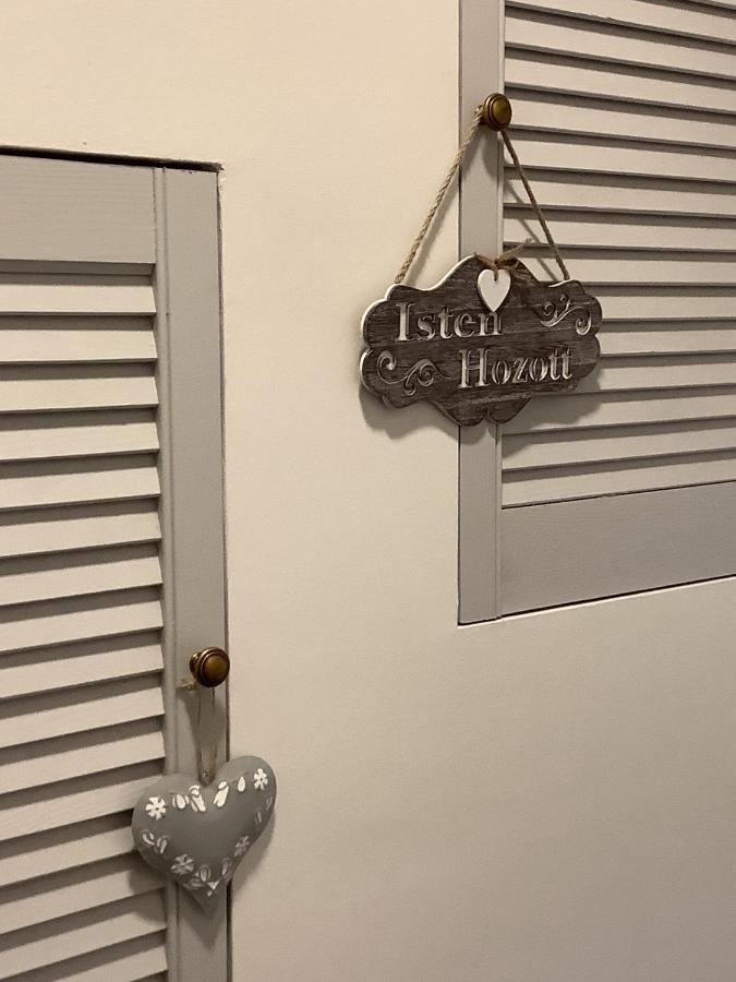 Ezuest Boroka Apartman Еґер Екстер'єр фото