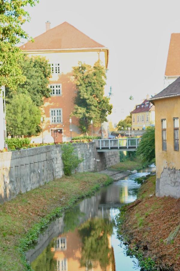 Ezuest Boroka Apartman Еґер Екстер'єр фото